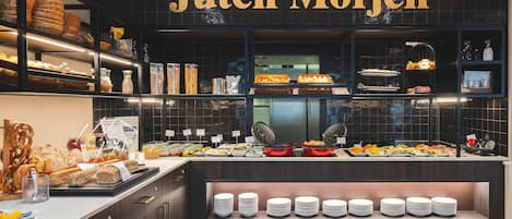 Frokostbuffé hver dag (EUR 24 per person)