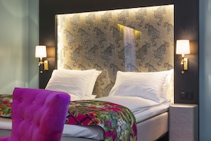 Business Room, Non Smoking | Bathroom | Free toiletries, hair dryer, towels
