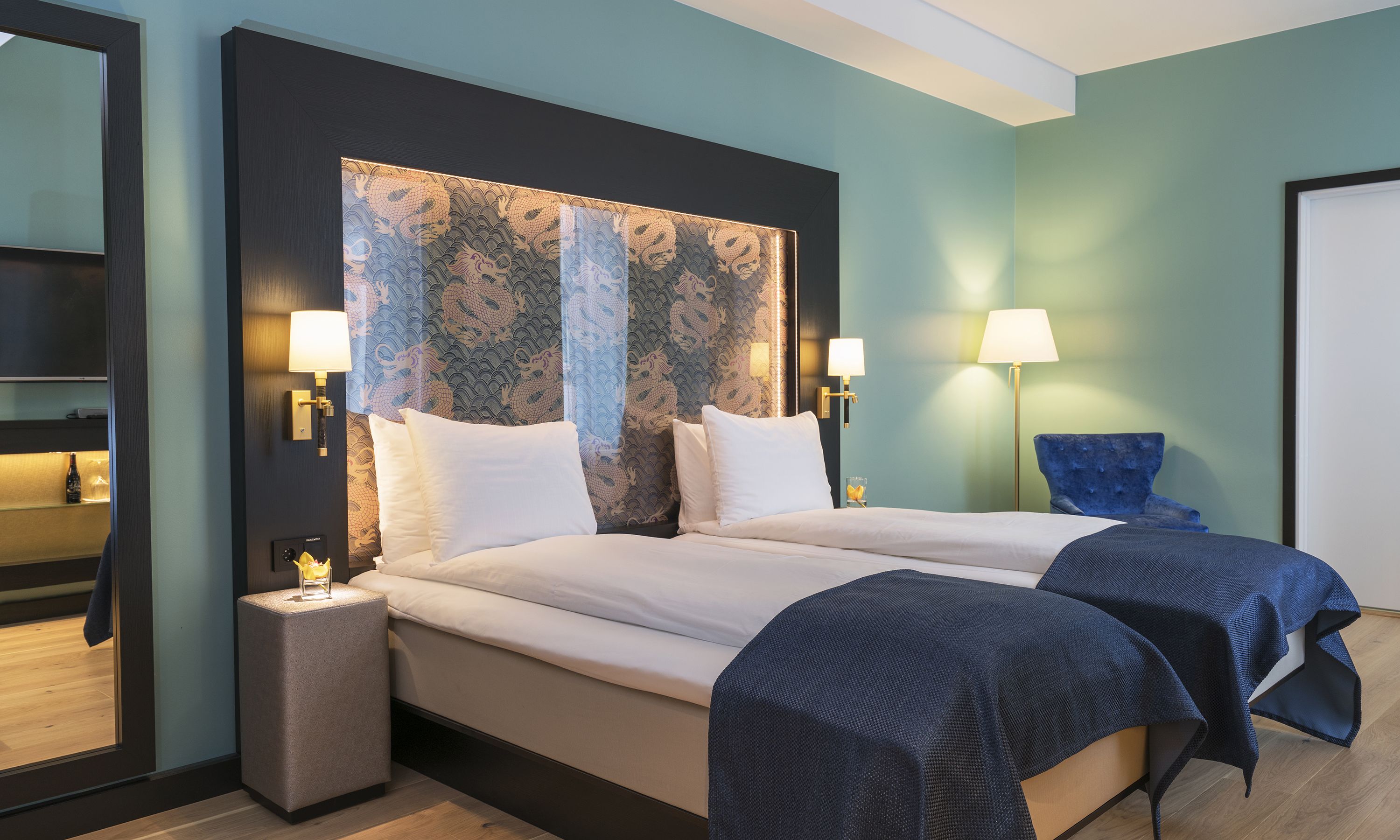 premium bedding, pillow-top beds, minibar, in-room safe