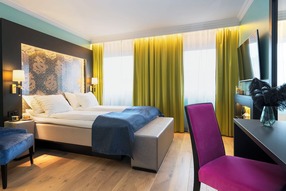 Standard Double Room, Non Smoking | Premium bedding, pillowtop beds, minibar, in-room safe