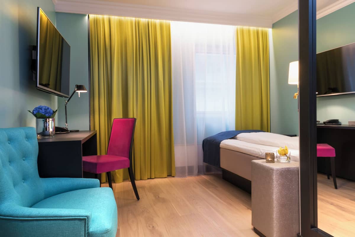 Standard Single Room, Non Smoking | Premium bedding, pillowtop beds, minibar, in-room safe