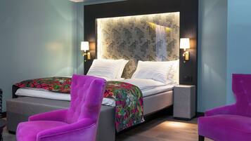 Junior Suite, Non Smoking | Premium bedding, pillowtop beds, minibar, in-room safe