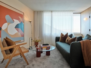 Suite (Oxford Arts) | Wohnbereich | 32-Zoll-Smart-TV mit Digitalempfang