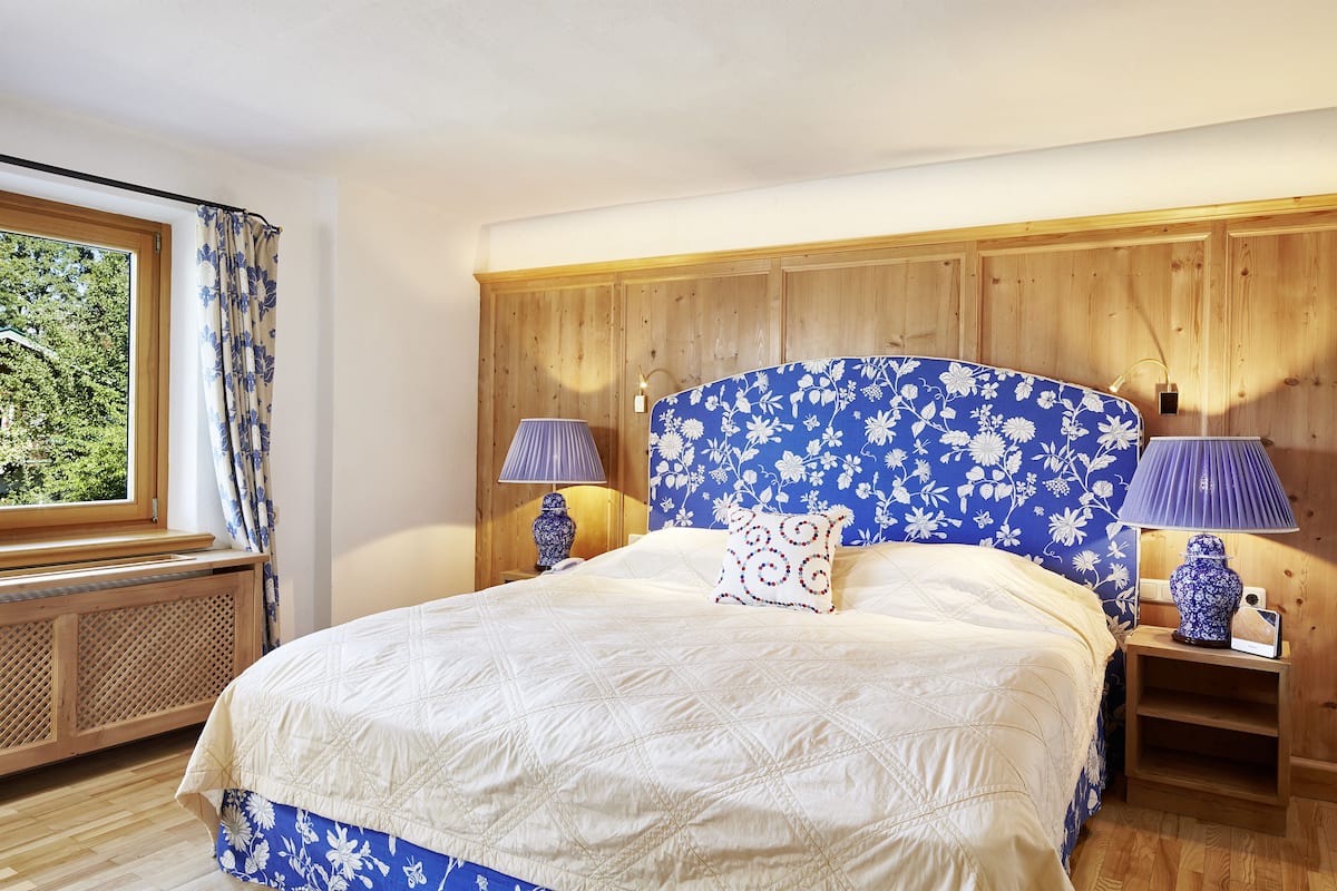 1 bedroom, premium bedding, minibar, in-room safe
