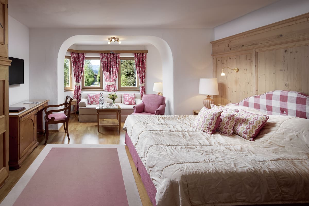 1 bedroom, premium bedding, minibar, in-room safe
