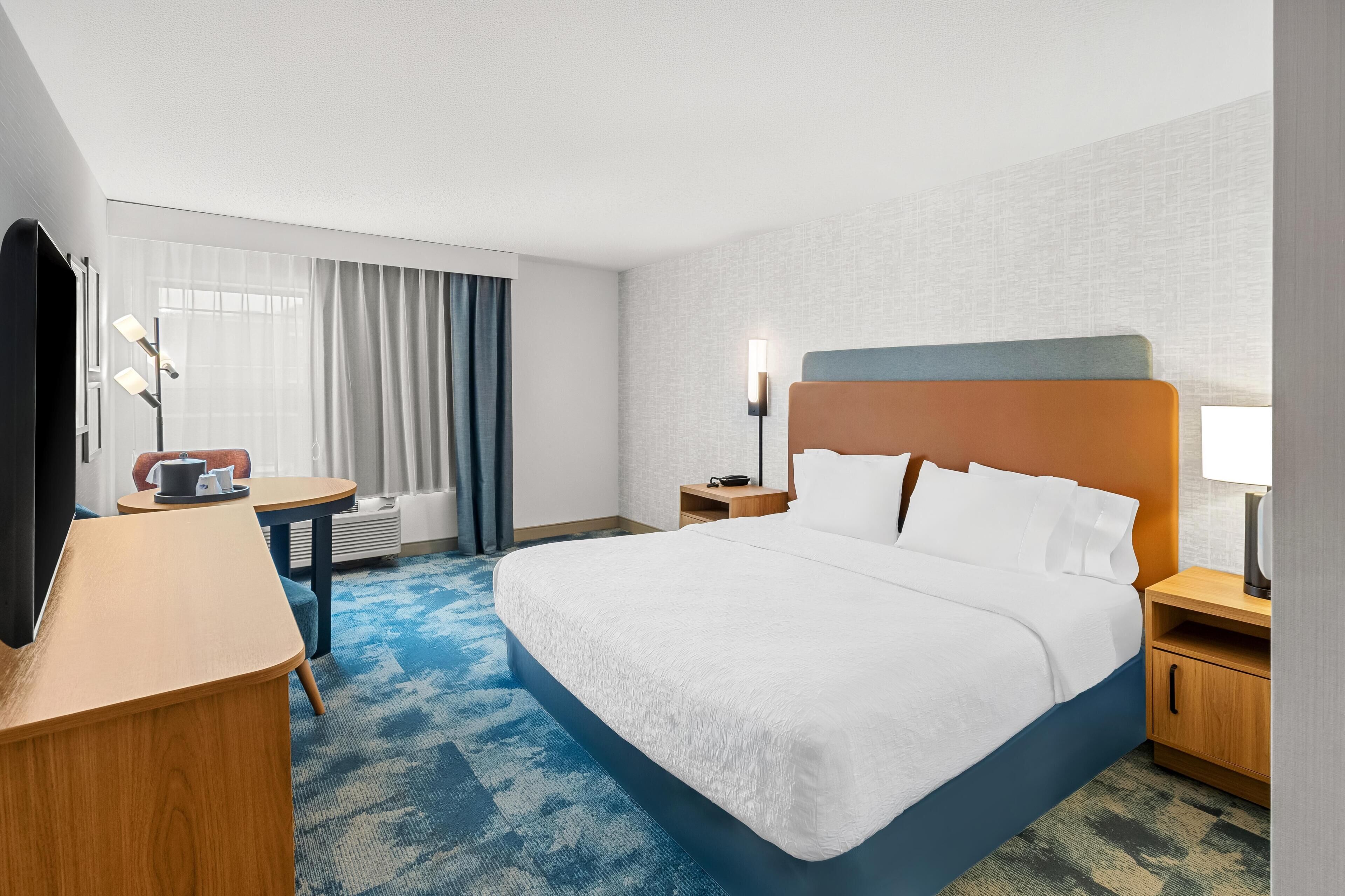 Room, 1 King Bed, Accessible, Bathtub