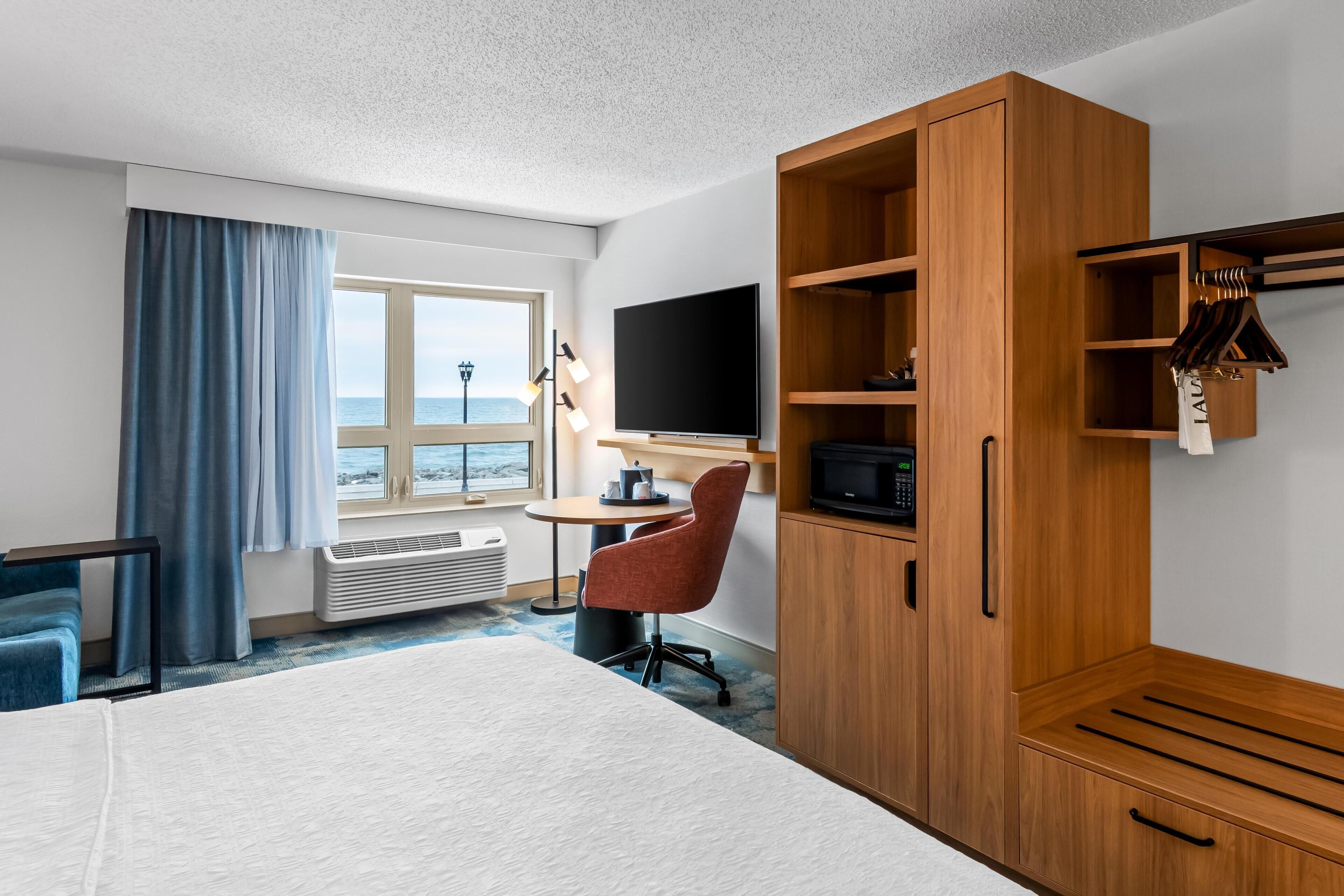 Room, 1 King Bed, Non Smoking, Lake View | Desk, blackout curtains, iron/ironing board, free cots/infant beds