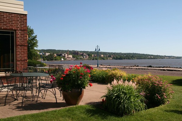 Terrace/patio - Hampton Inn Duluth Canal Park (Duluth)