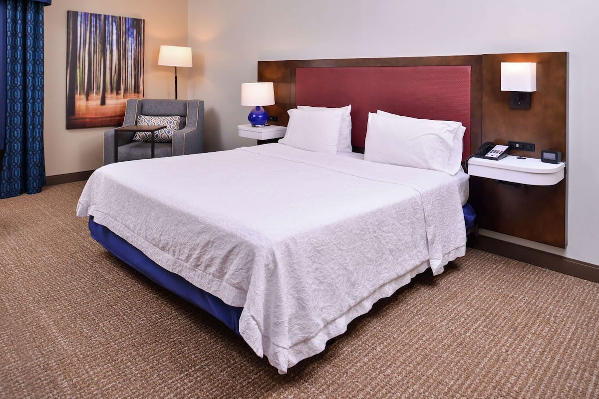 In-room safe, desk, iron/ironing board, cribs/infant beds