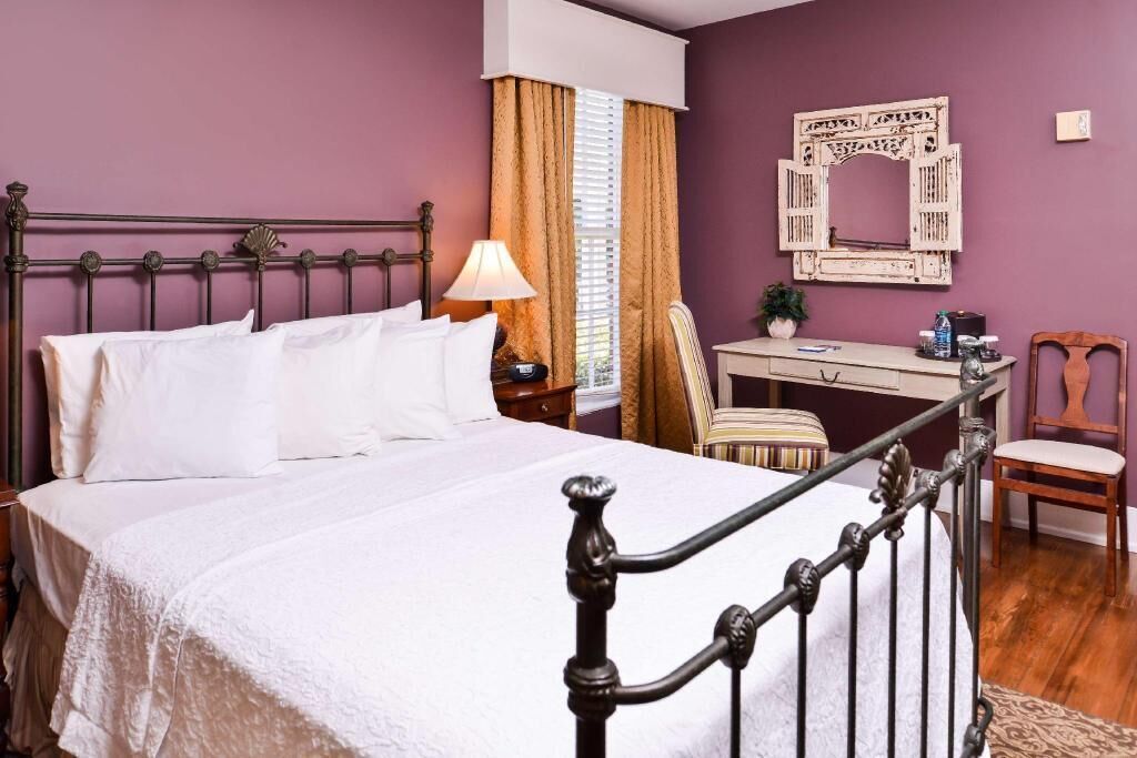 In-room safe, desk, iron/ironing board, cribs/infant beds
