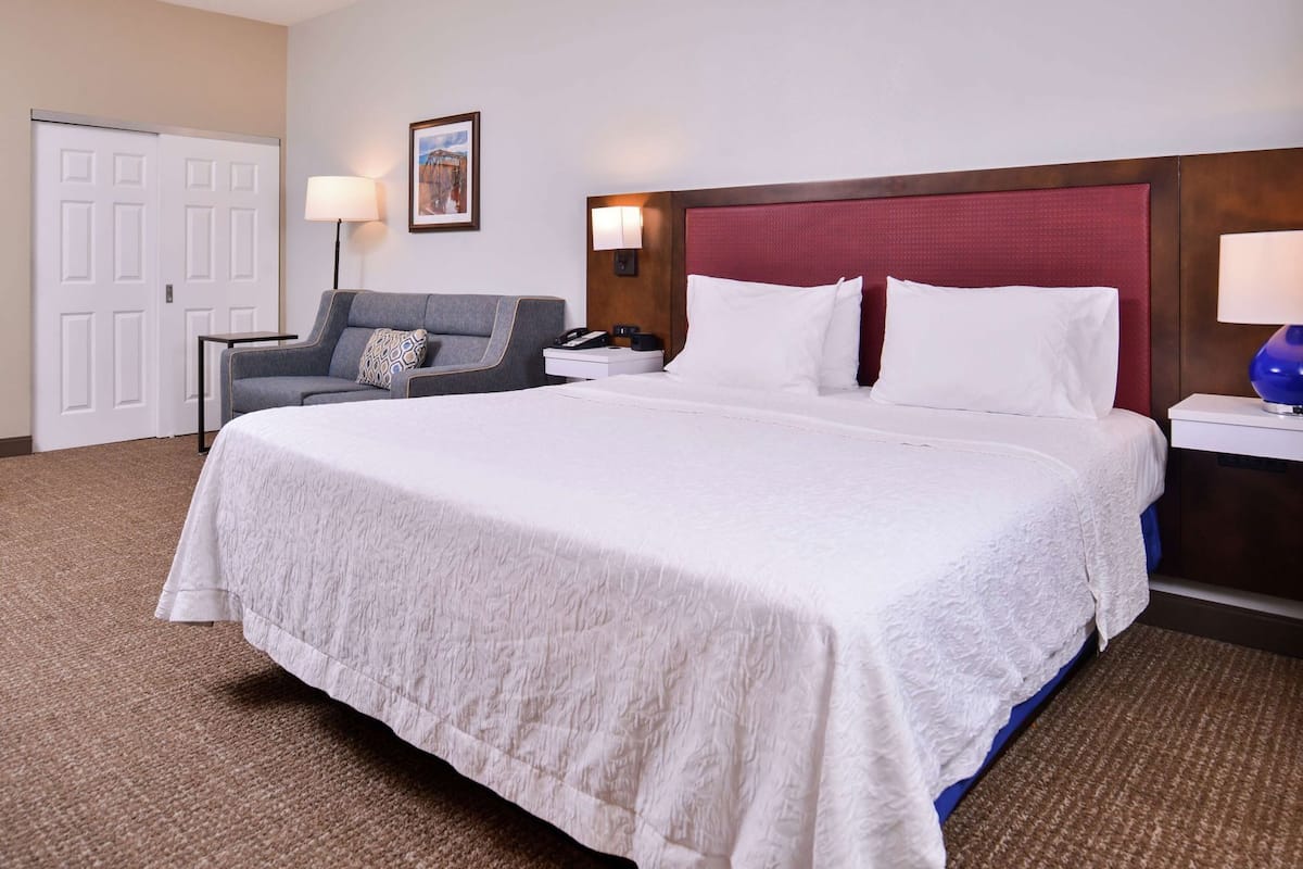 In-room safe, desk, iron/ironing board, cribs/infant beds