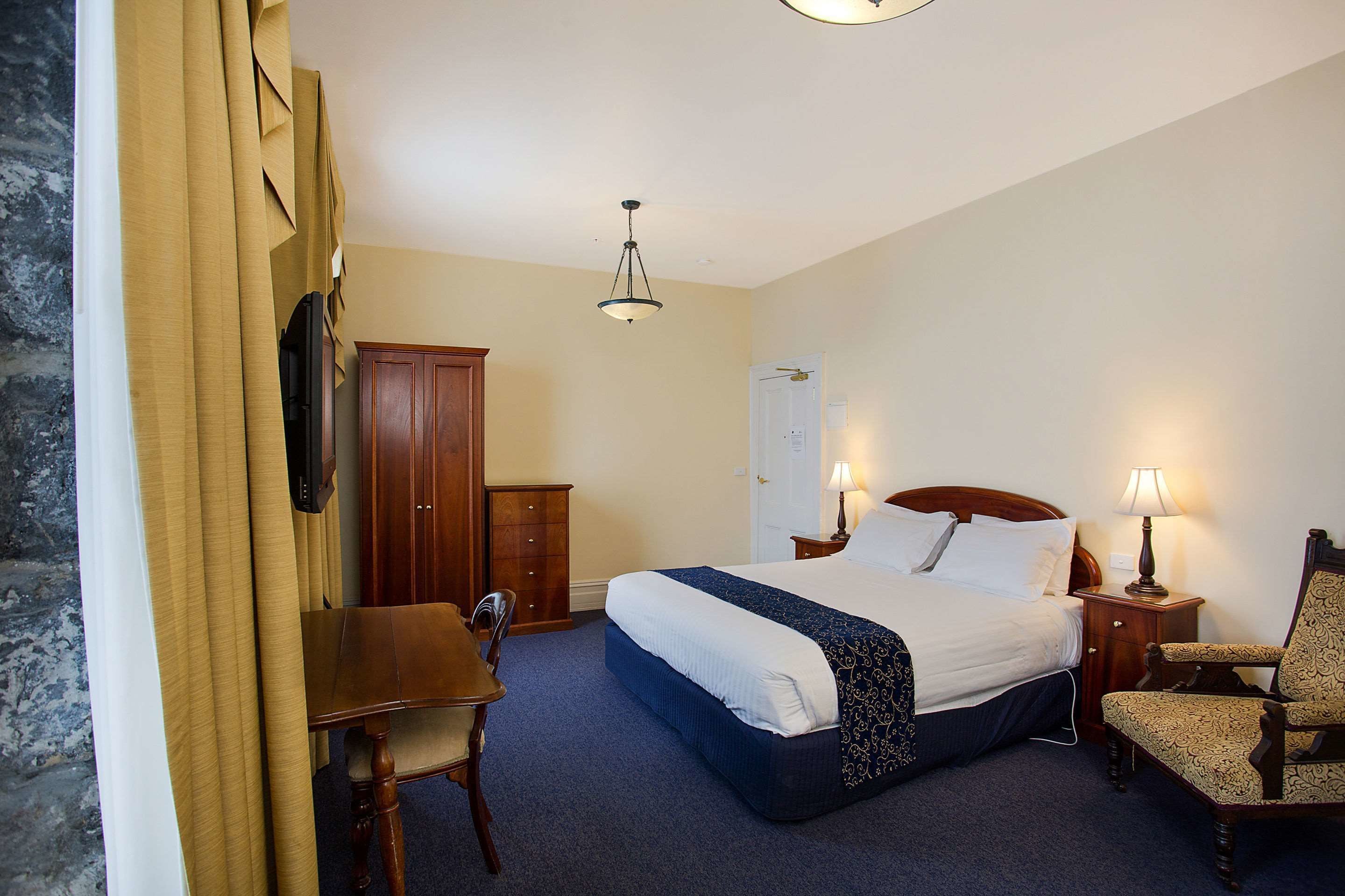 suite, 1 king bed | minibar, desk, iron/ironing board, rollaway beds