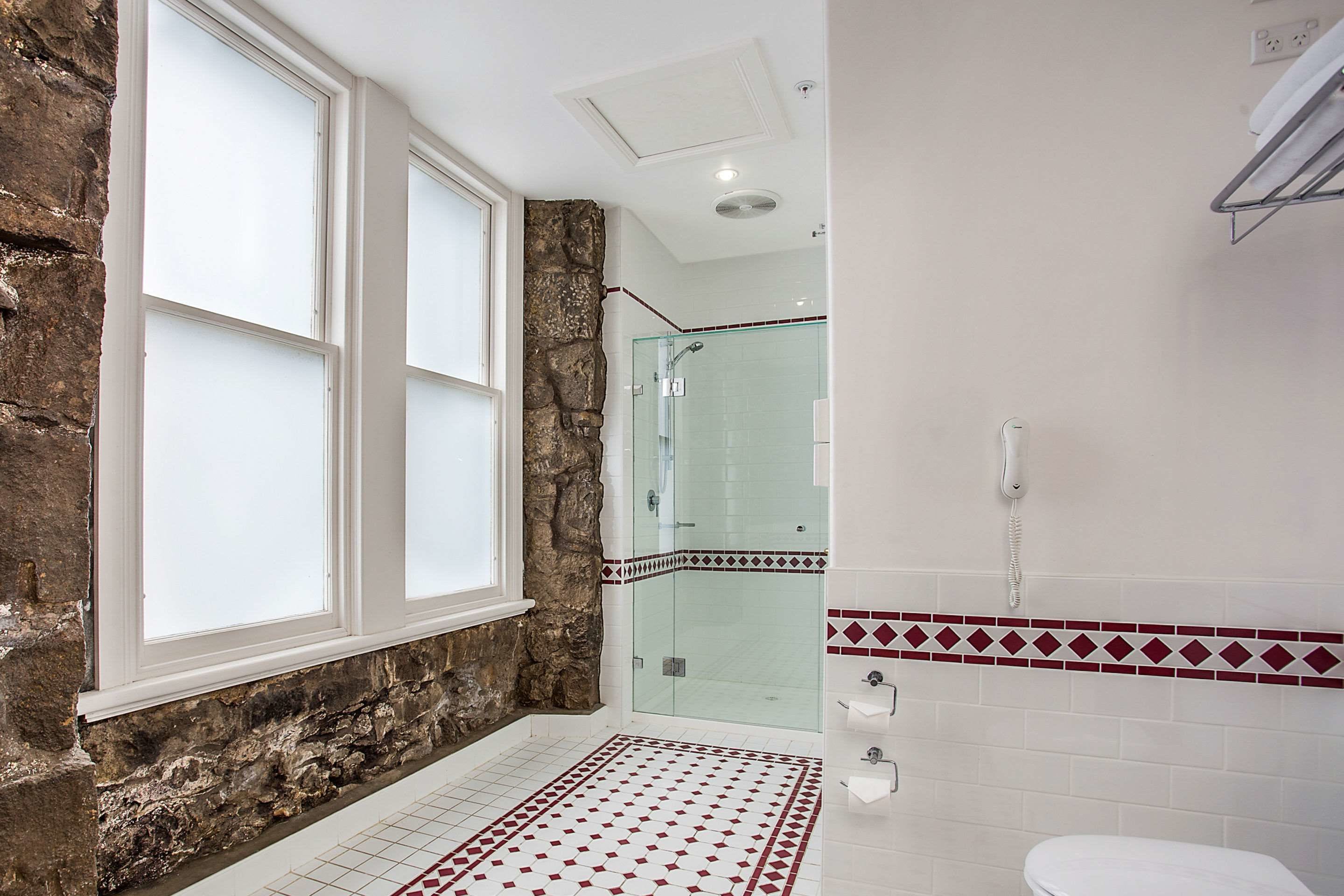 executive suite, hot tub | bathroom | free toiletries, towels