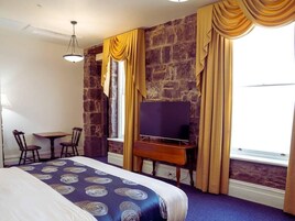 套房, 1 张特大床 | 迷你吧、办公桌、熨斗/熨衣板、折叠床/加床（额外收费）