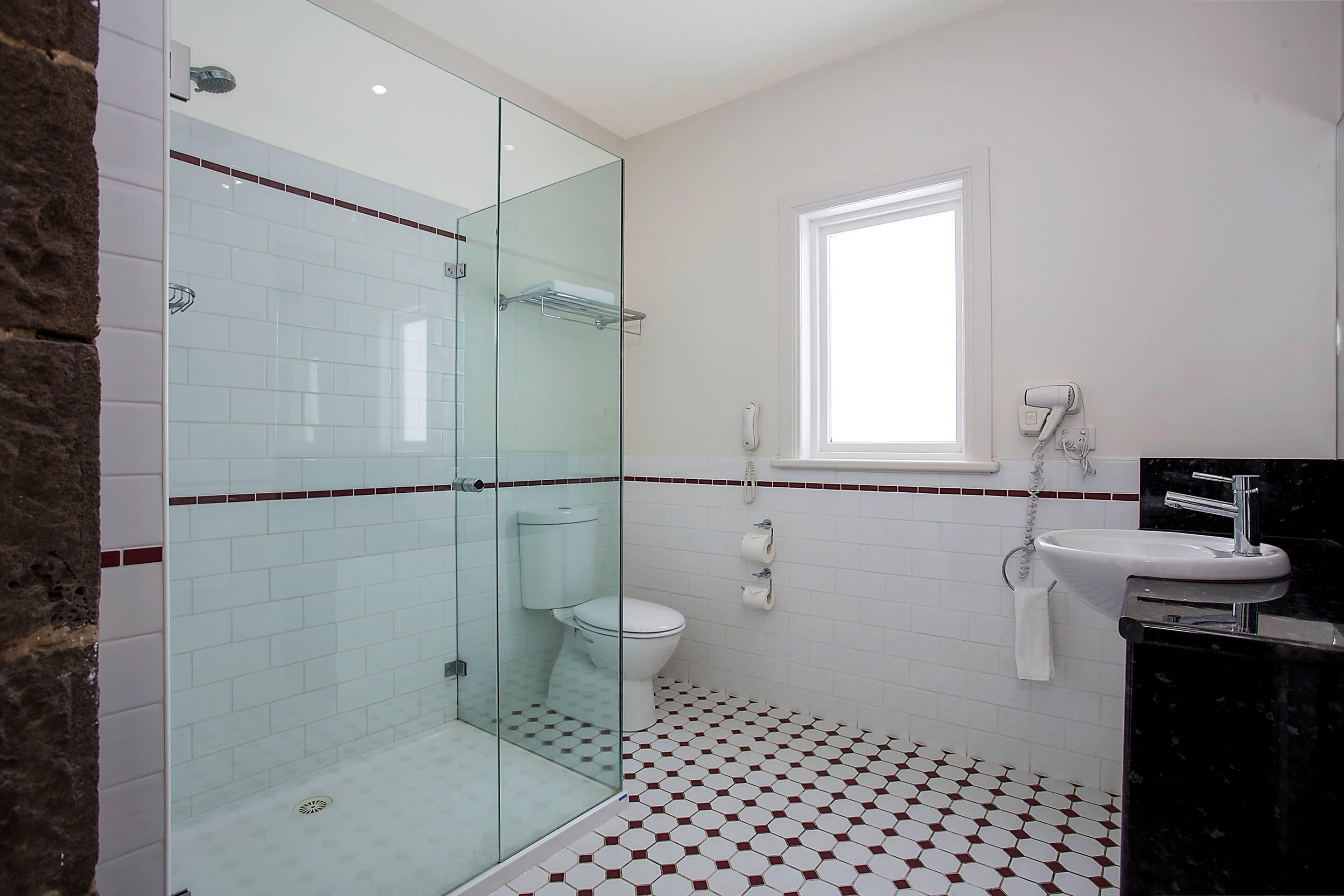 suite, 1 king bed | minibar, desk, iron/ironing board, rollaway beds