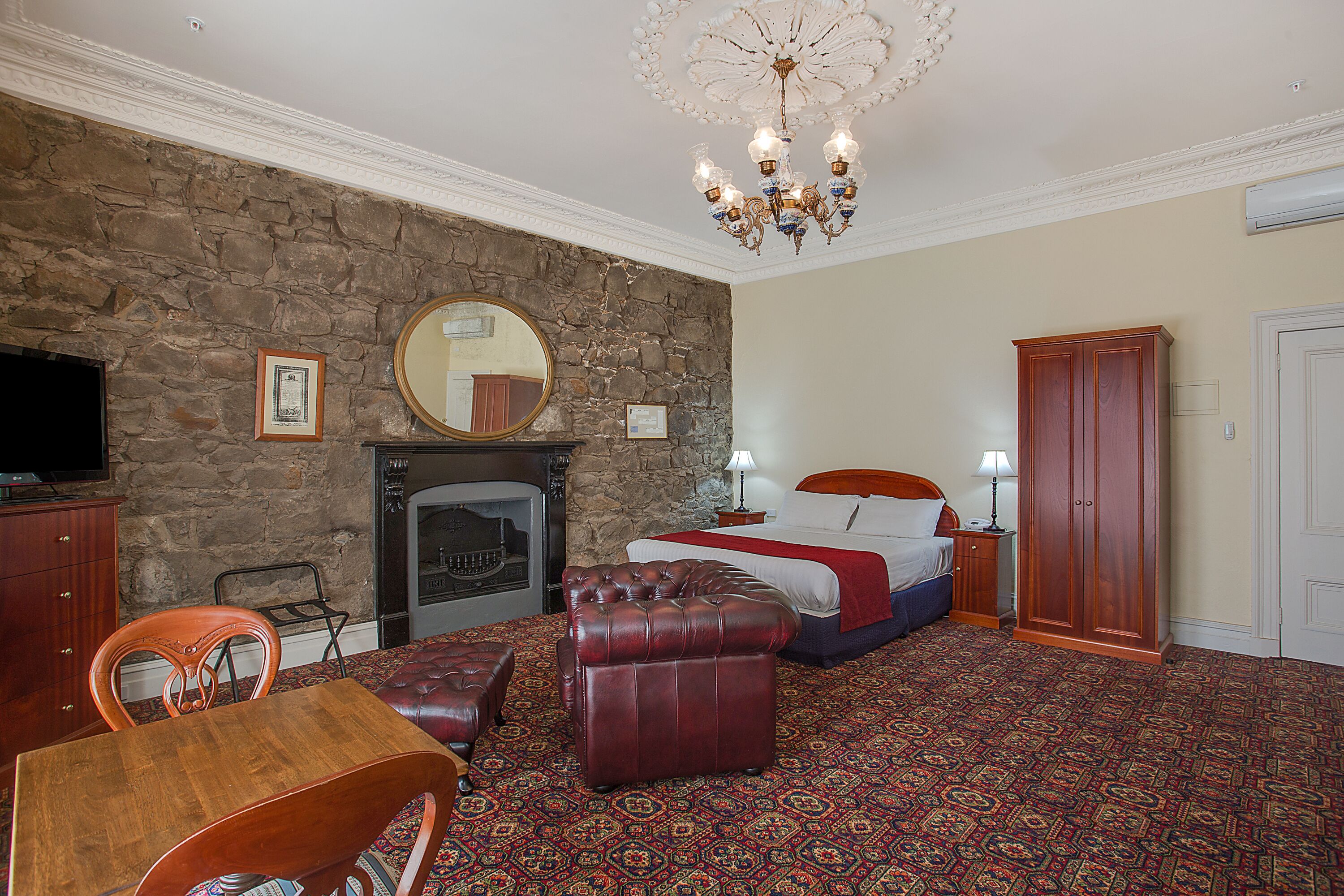 suite, 1 king bed | minibar, desk, iron/ironing board, rollaway beds