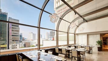 Petit déjeuner buffet servi tous les jours en supplément