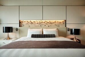 Premium bedding, down comforters, minibar, in-room safe - Lotte Hotel Busan (Busan)