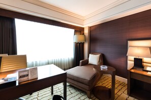 Junior-Suite (King Double / Club Lounge Access) | Hochwertige Bettwaren, Daunenbettdecken, Minibar, Zimmersafe