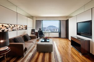 Ropa de cama de alta calidad, cubrecamas y minibar 