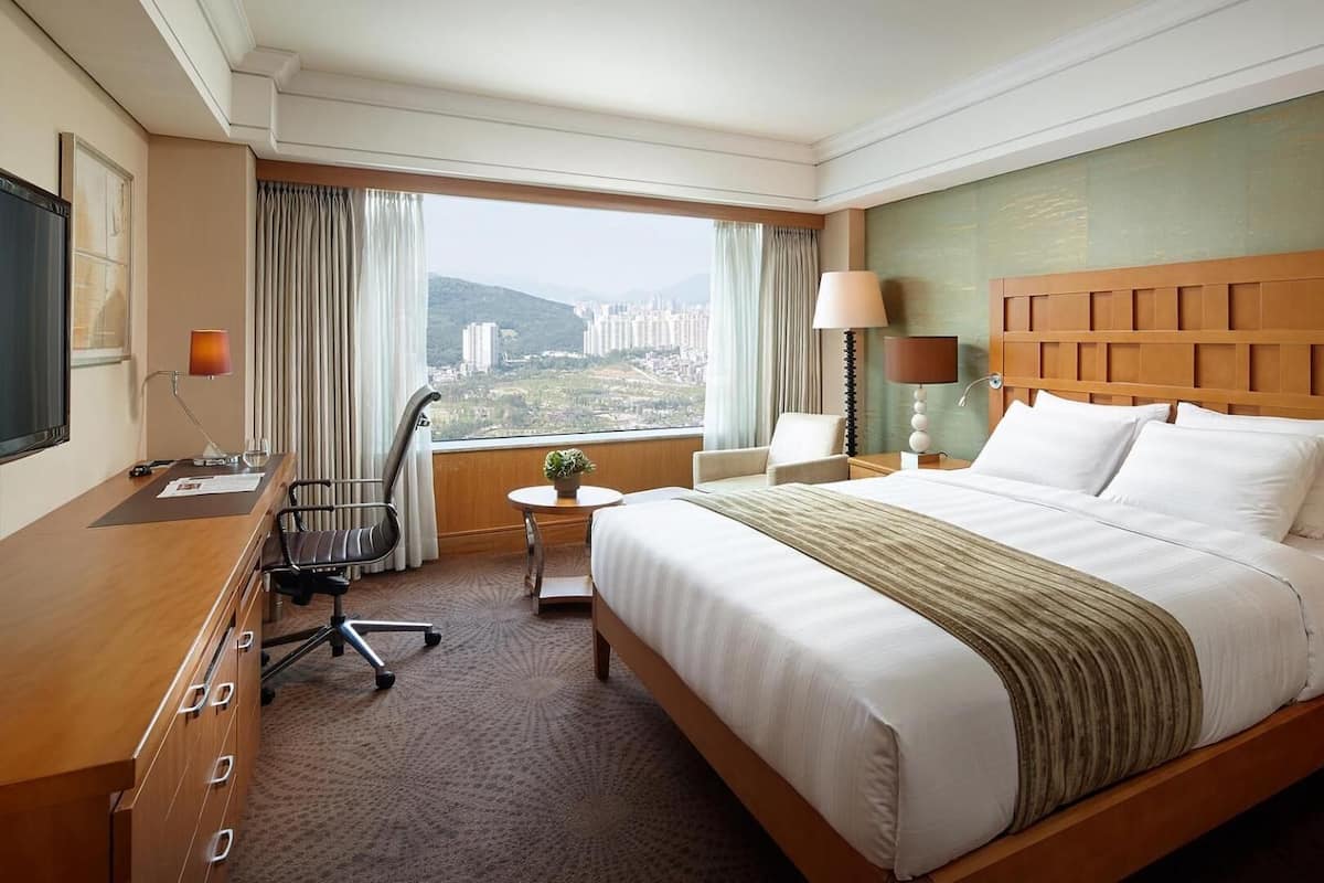 Premium bedding, down comforters, minibar, in-room safe