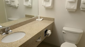 Chuveiro/banheira combinados, secador de cabelo, toalhas de banho