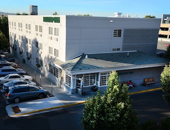 Hilltop Inn by Riversage