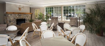 Hilltop Inn by Riversage