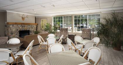 Hilltop Inn by Riversage