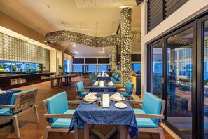 3 restaurants, breakfast, lunch, dinner served; international cuisine 