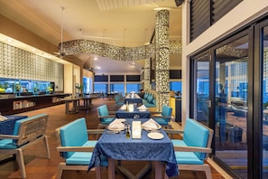 3 restaurants, breakfast, lunch, dinner served; international cuisine