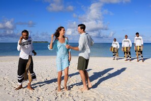 Beach nearby, white sand, beach towels, scuba diving