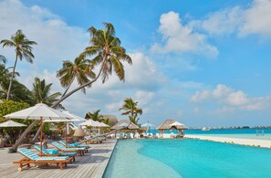 Infinity pool