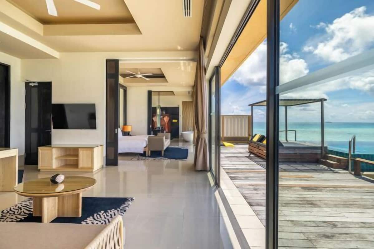 1 bedroom, pillowtop beds, minibar, in-room safe