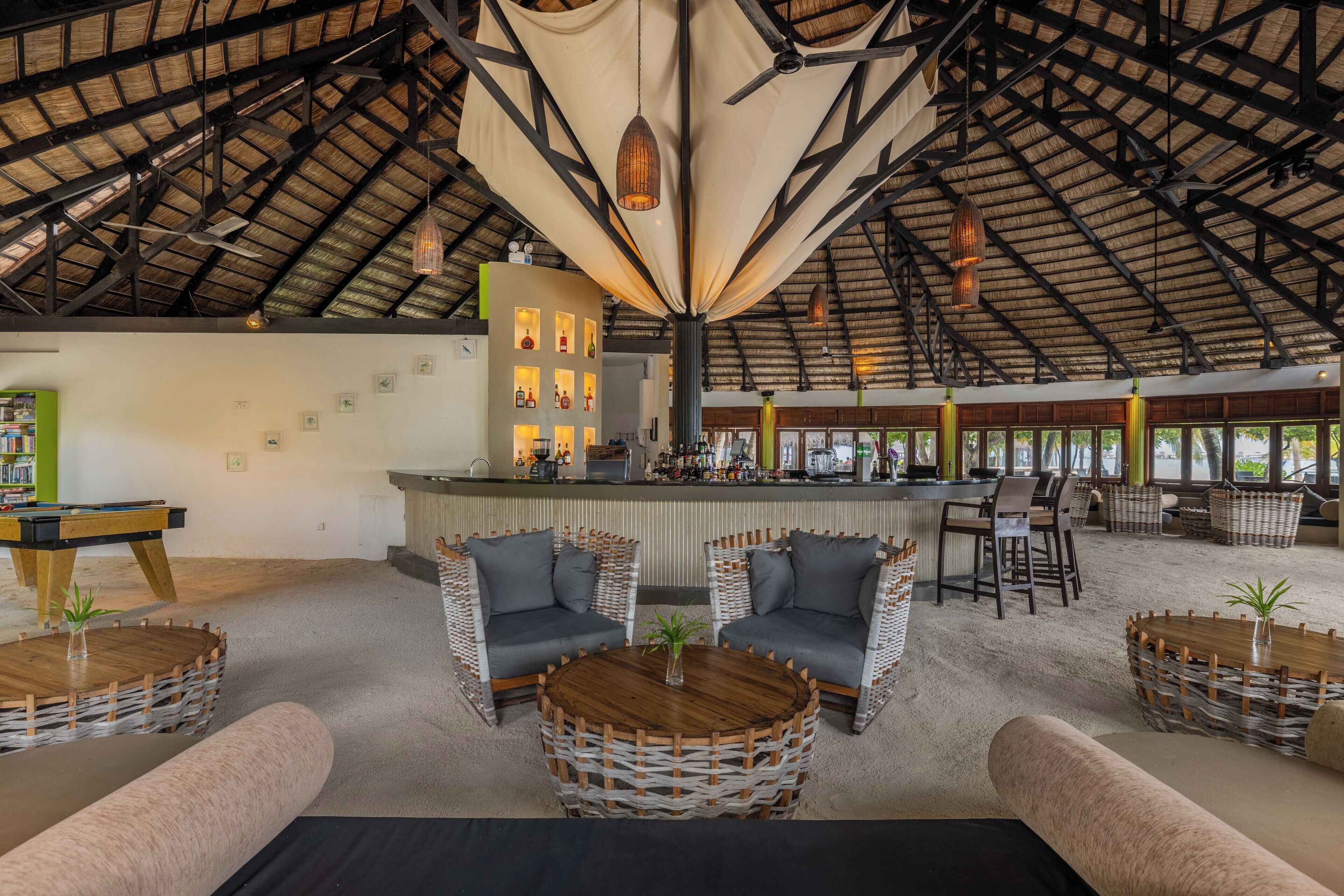 2 bars/lounges, poolside bar