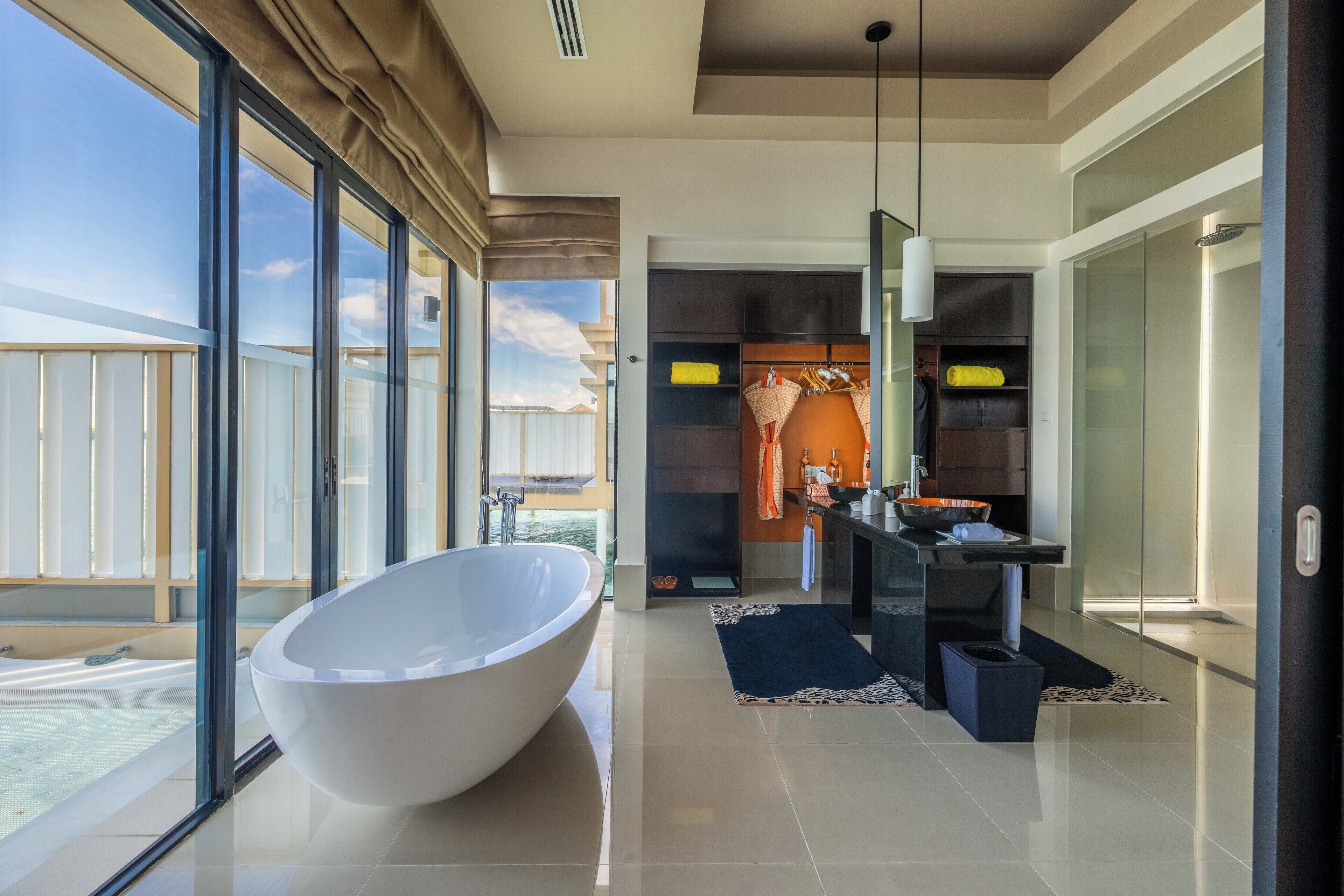 1 bedroom, pillow-top beds, minibar, in-room safe