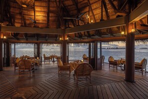3 restaurants, breakfast, lunch, dinner served; international cuisine