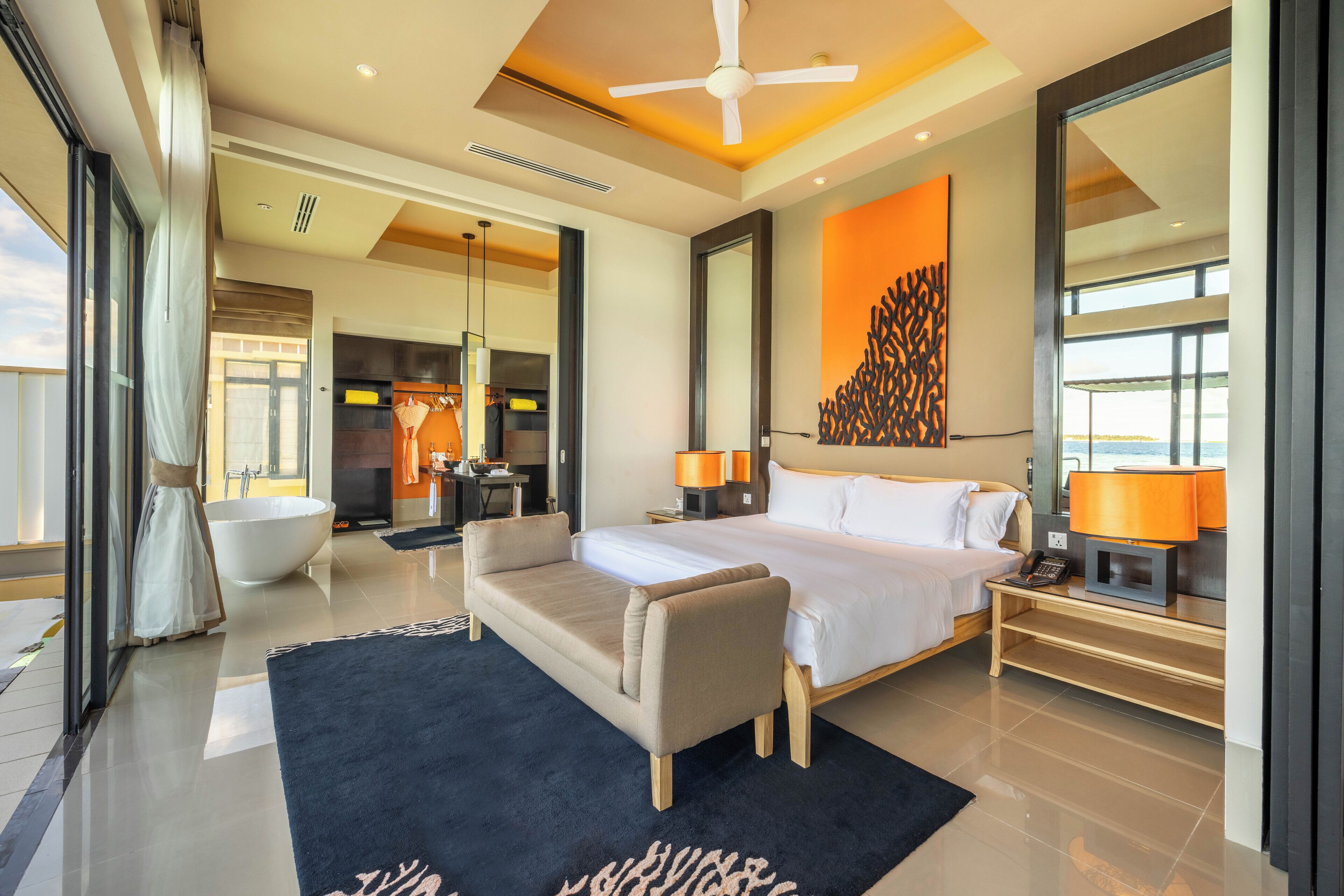 3 Nights Beach Villa+ 2 Nights Ocean Infinity Pool Villa,  Stay & Meals for 1 Kid under 12 included | 舒適加層、迷你吧、客房內保險箱、書桌