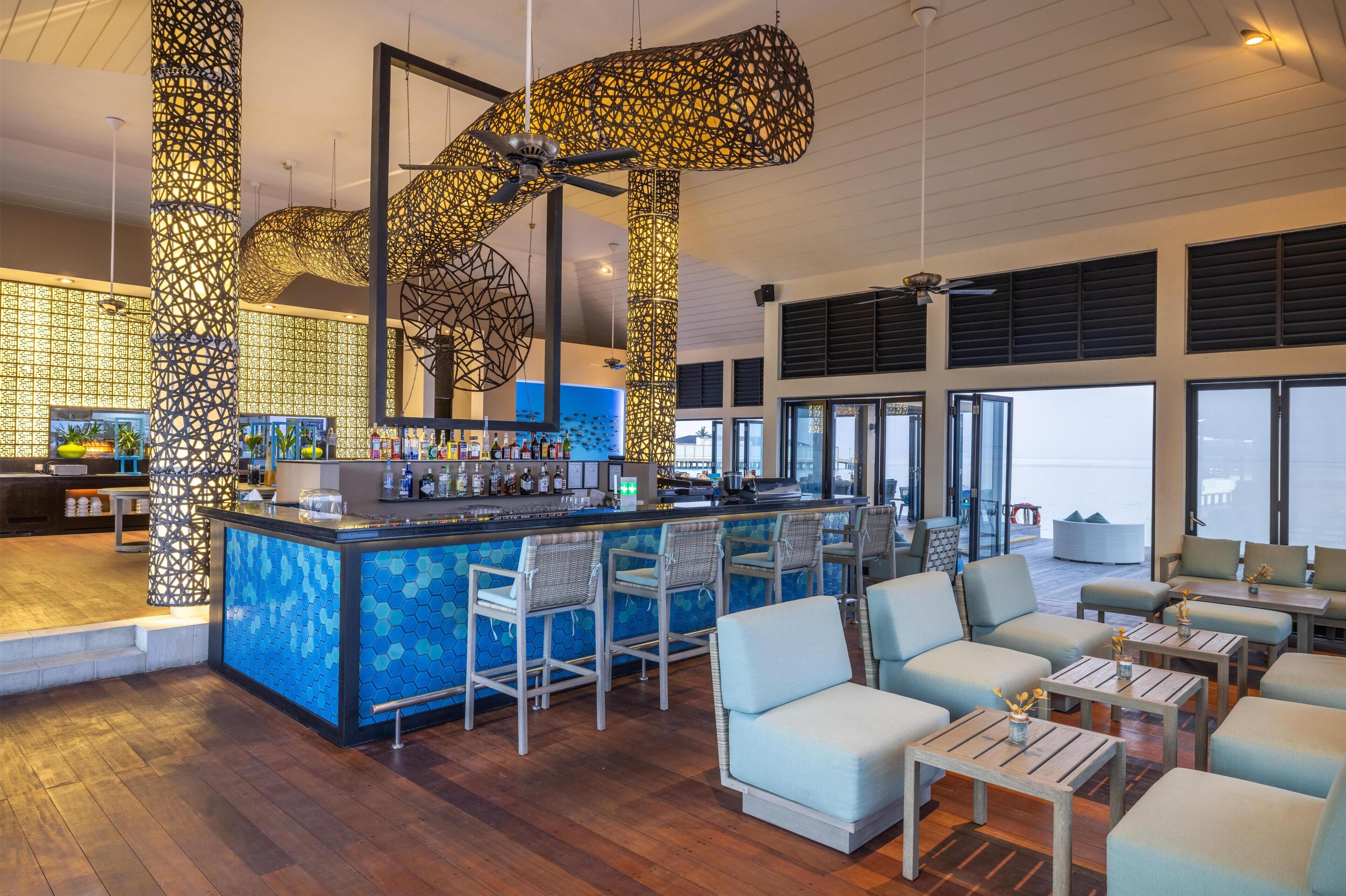 3 restaurants; breakfast, lunch, and dinner served