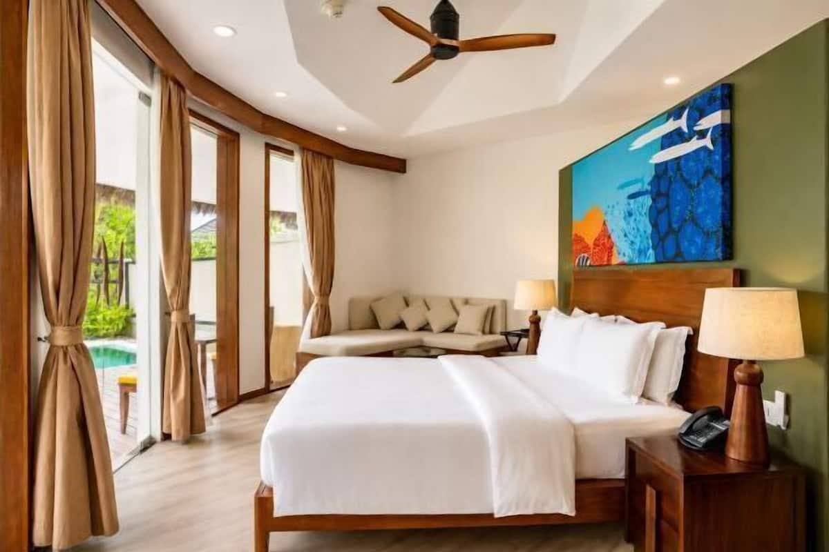 Pillowtop beds, minibar, in-room safe, desk