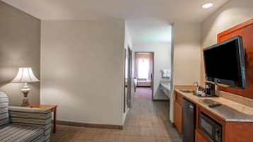 Suite, Non Smoking | Individually decorated, desk, laptop workspace, blackout curtains