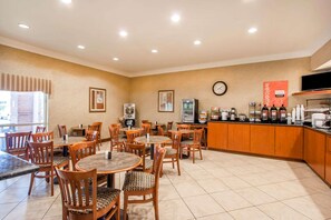 Free daily buffet breakfast - Quality Inn & Suites Germantown North (Germantown)