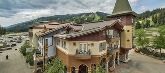 Hearthstone Lodge by Bear Country