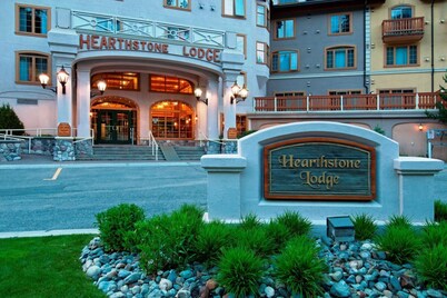 Hearthstone Lodge by Bear Country