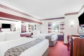 Desk, iron/ironing board, free cots/infant beds, rollaway beds - Microtel Inn & Suites by Wyndham Pooler/Savannah (Pooler)