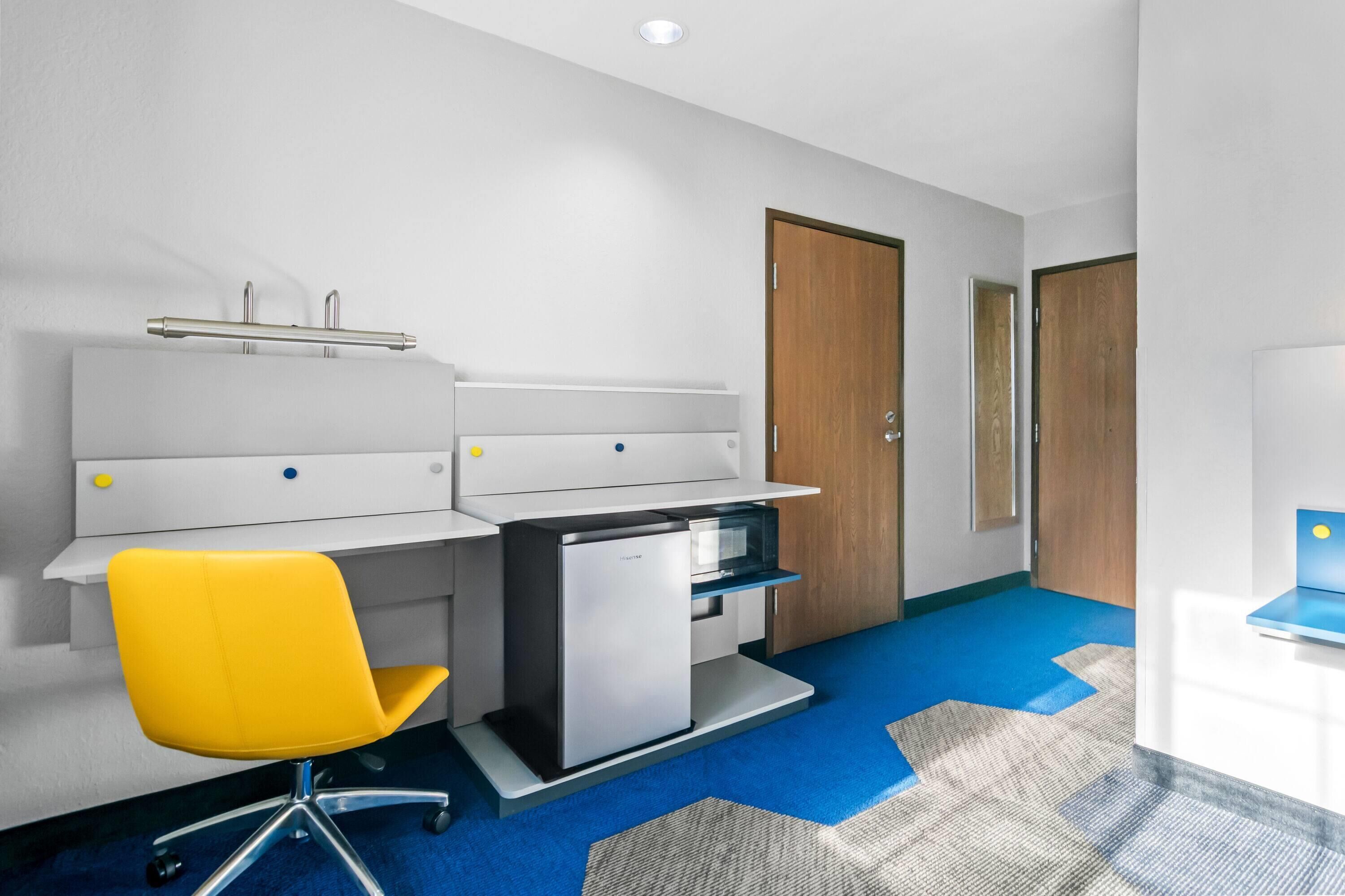 Room, 1 Queen Bed, Accessible, Non Smoking | Desk, blackout drapes, free WiFi, bed sheets