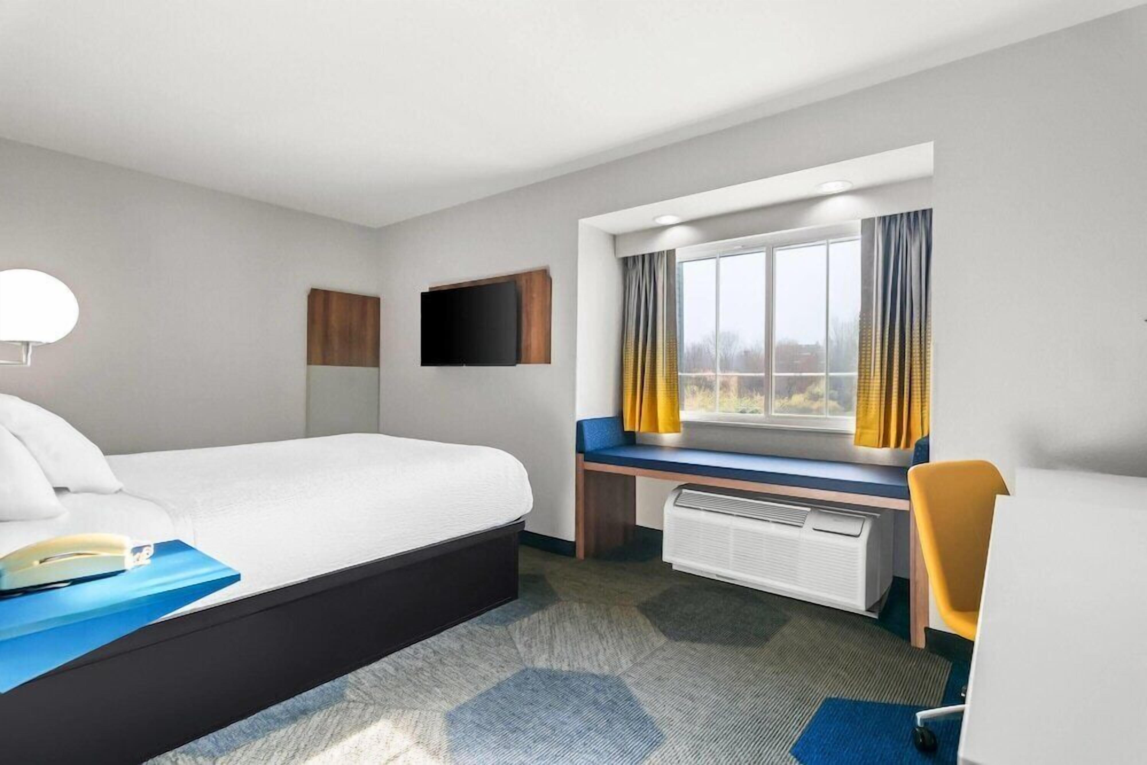 Desk, blackout drapes, free WiFi, bed sheets