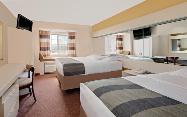 Desk, blackout curtains, free WiFi, bed sheets - Microtel Inn & Suites by Wyndham Joplin (Joplin)