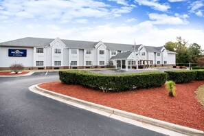 Exterior - Microtel Inn & Suites by Wyndham Southern Pines / Pinehurst (Southern Pines)