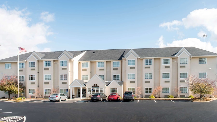 Microtel Inn & Suites by Wyndham North Canton